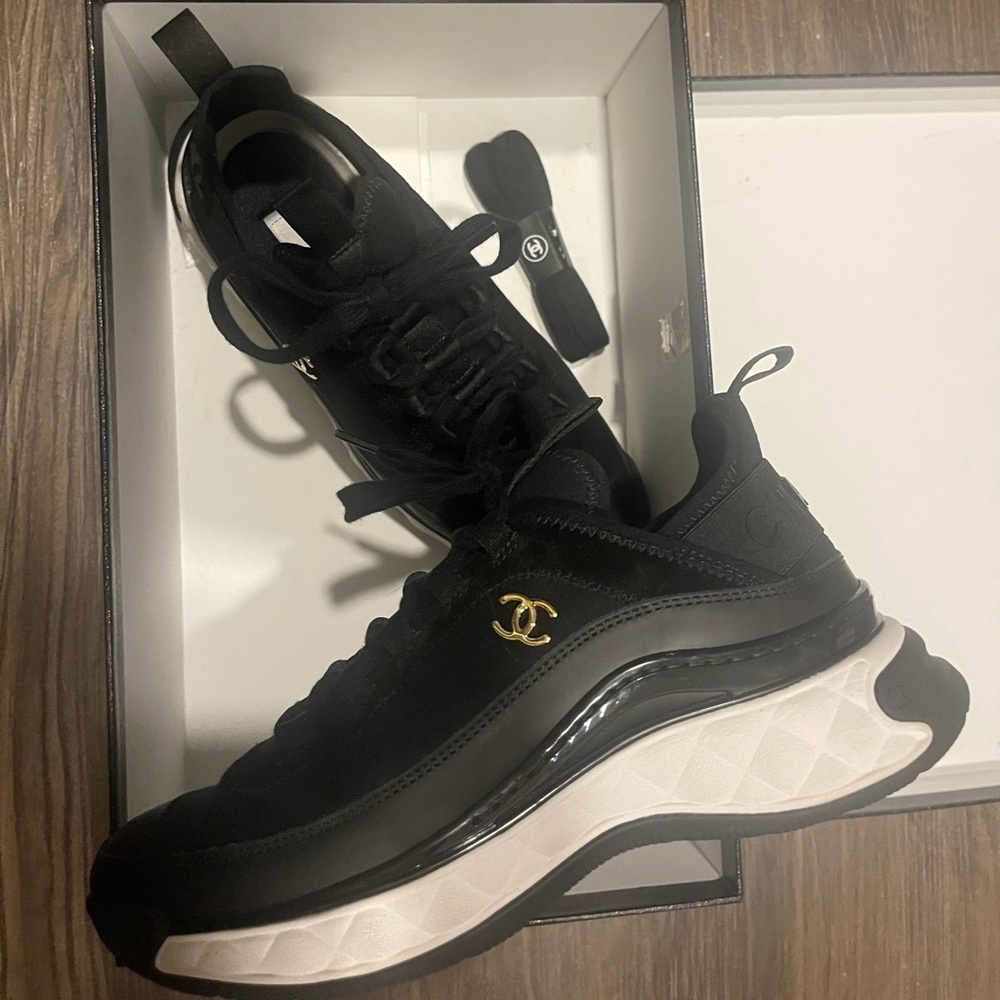 Chanel Sneakers 37.5 fits 7.5/8